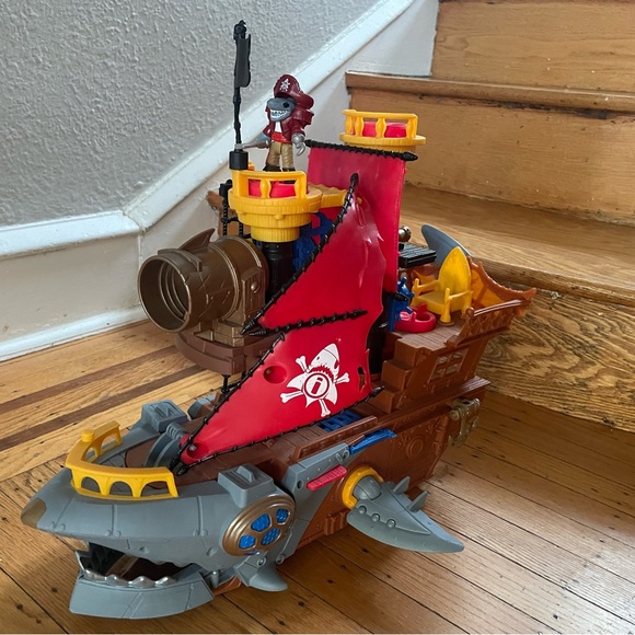Fisher Price Imaginext Shark Bite Pirate Ship Playset with accessories - Picture 5 of 5